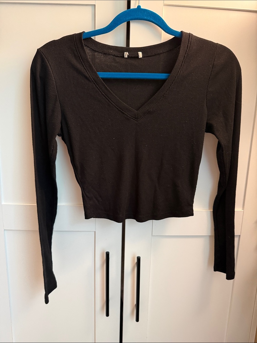 Black V-Neck Long-Sleeve Ribbed Crop Top